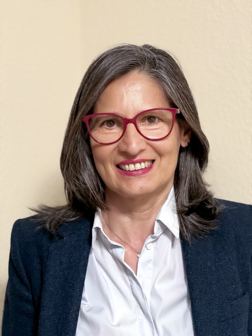 Emilia Sierra, instructora